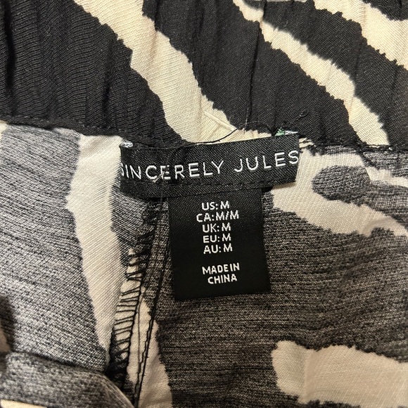 ✨NEW✨ Sincerely Jules size M zebra print trousers - Picture 3 of 6